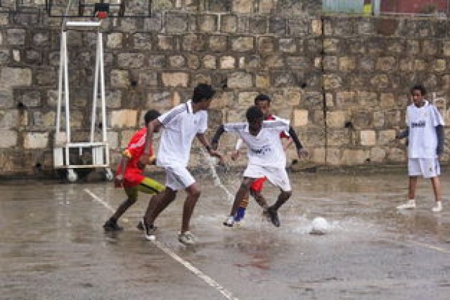 9游游戏官网-全国青少年皮划艇赛在扬州激烈角逐，青少年皮划艇教学基地